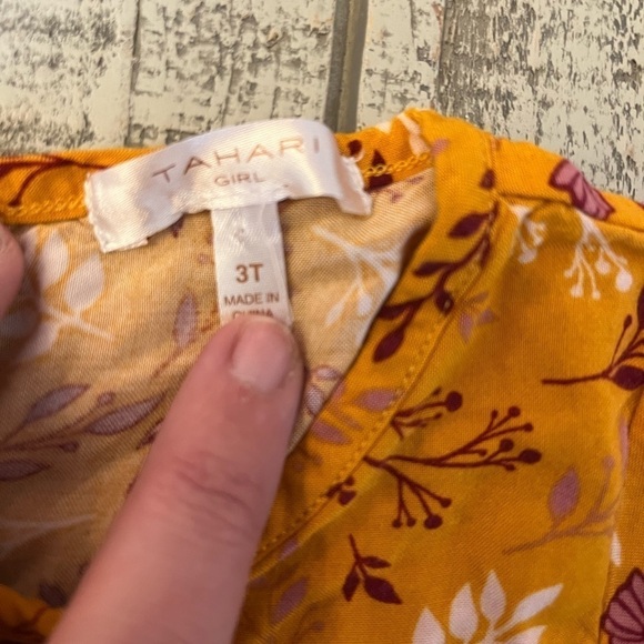 Tahari Girls Flowy Floral long sleeved  Blouse - Picture 2 of 6
